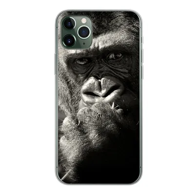 Produktbild von MuchoWow® Handyhülle Schutzhülle Hülle für iPhone 11 Pro Max Gorilla auf schwarzem Hintergrund in Schwarz und Weiß Silikon Softcase Handy Hülle - Schutz