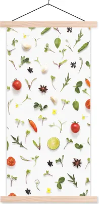 Produktbild von MuchoWow® Textilposter Flachgelegte Früchte, Gemüse, Gewürze und Kräuter 40x80 cm mit holzfarbenen Rahmen - Wohnzimmer