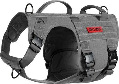 Productafbeelding van Famanu hondentuig, een metalen tactisch tuig met 2 comfortabele handgrepen, 3 roestvrijstalen D-ringen en 5 stevige metalen gespen - geschikt voor