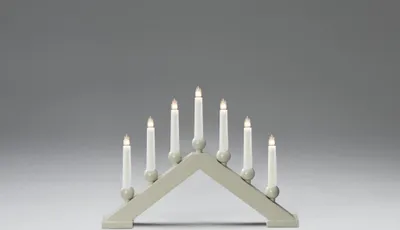 Produktbild von Konstsmide Holzleuchter, beige matt, mit an/aus Schalter, 7 klare Birnen, 230V, Innen, weißes Kabel- 3935-975