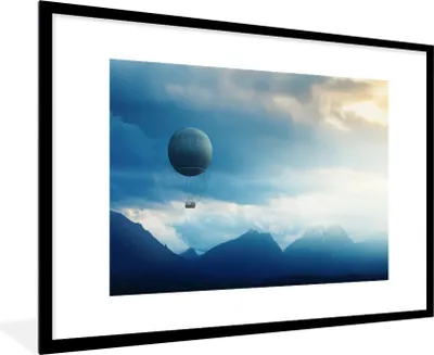 Produktbild von MuchoWow® Gerahmtes Poster Heißluftballon - Berg - Blau 90x60 cm - Poster mit Schwarzem Bilderrahmen Wandposter Rahmen Foto Bilder - Wanddekoration - Fotos