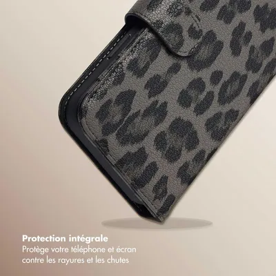 Image de Bibliothèque Selencia Sabi avec impression de panthère pour l'Apple iPhone 12 (Pro) - Noir minuit