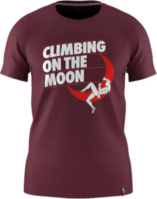 Moon Rock T-Shirt von La Sportiva in rot mit dem Aufdruck "CLIMBING ON THE MOON".