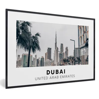 Produktbild von MuchoWow® Gerahmtes Poster Dubai - Skyline - Palme 60x40 cm - Poster mit Schwarzem Bilderrahmen Wandposter Rahmen Foto Bilder - Printing - Wanddeko Schlafzimmer