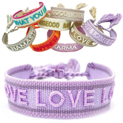 Produktbild von LS-LebenStil Canvas Statement Armband Love Lila Flieder besticktes Stoffarmband gewebt textiles Quasten Spruch Boho Geschenk Freundschaftsarmband