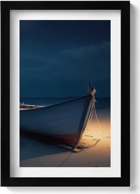 Produktbild von Ein Boot am Ufer des nächtlichen Strandes– Wandbild mit Rahmen – Gerahmtes Bild  – Wanddekoration – 20x30 cm – Schwarz