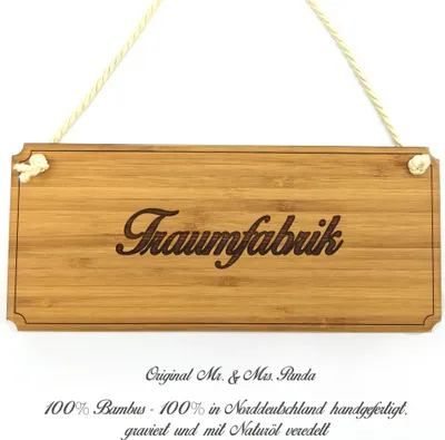 Produktbild von Mr. & Mrs. Panda Wegweiser Traumfabrik - Geschenk, Firmenschild, Schild, Shabby, Geschenkidee, wandtafel, Werbeschild, Graviert, Landhaus, Türschild