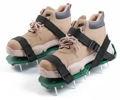 Productafbeelding van InAndOutdoorMatch - Grasventilatiesandalen - 13 spikes