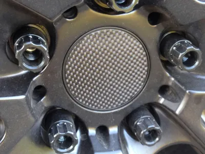 Produktbild von Design Folie Carbon schwarz viele Fahrzeuge 4x Alufelgen Felgen Naben Deckel