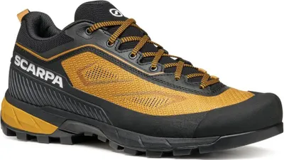 Zustiegsschuhe "Rapid LT" von Scarpa in Schwarz und Gold mit rutschfester Sohle und Schnürung.