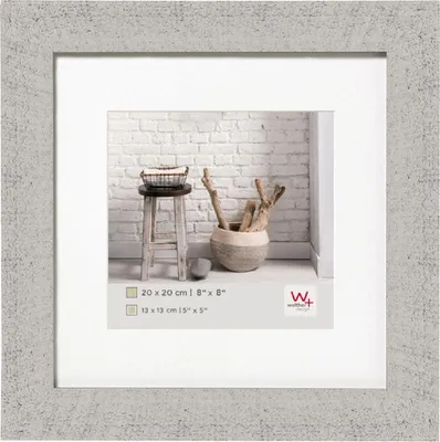 Zdjęcie produktu dla Ramka drewniana Walther HOME jasnoszara 20x20 cm z passe-partout 15x15 cm