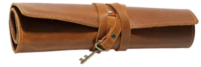 Produktbild von Vintage-Stifteköcher aus Leder mit aufrollbarem Design