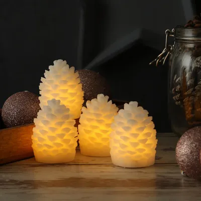Produktbild von LED Kerzen Tannenzapfen - 4 Mini Zapfen aus Echtwachs - H: 7,5cm - inkl. Batterien - weiß - 4er Set