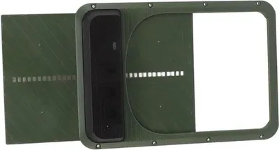 Image de Porte automatique pour poulailler en plastique, piles, vert olive. Porte de ferme avec capteur de lumière intégré.