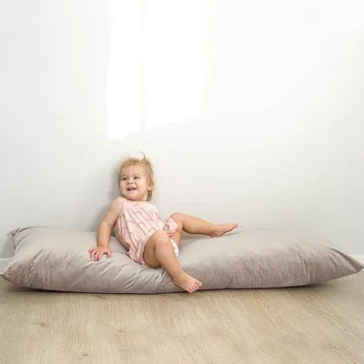Image de Coussin de confort Unyqoos® pour dormeurs latéraux, 145 x 40 cm – Coussin ergonomique pour le corps avec housse en velours, housse lavable, coussin de confort pour adultes, couleur beige