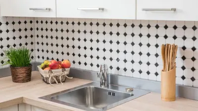 Produktbild von Mosaikfliesen Keramik Octagon weiß matt schwarz glänzend Fliesenspiegel MOS13-OctaG468_f | 10 Mosaikmatten