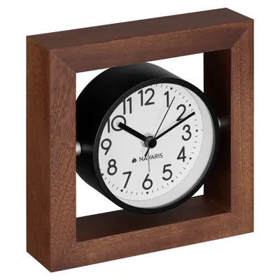 Produktbild von Navaris Analog Holz Tischuhr Quadrat Design - 13,2 x 13,2 x 4,3cm - analoge Uhr ohne Ticken weißes Ziffernblatt - Vintage Zeiger Holzuhr Dunkelbraun