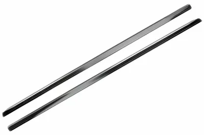 Productafbeelding van OMAC Sier- en beschermstrip voor deurruit, raamkozijn, model 7555141B, voor het plaatsen of vervangen van ramen in de VW CADDY IV Kombi (SAB, SAJ). RVS, speciaal voor de VW Caddy