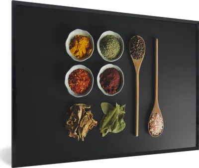 Produktbild von MuchoWow® MuchoWow® Gerahmtes Poster Schöpfkelle - Gewürze - Kräuter - Grün - Braun - Rustikal 90x60 cm - Poster mit zchwarzem Bilderrahmen - Fotorahmen - Foto-Plakat