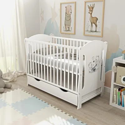 Produktbild von Baby-Delux Babybett Kinderbett Lia120x60 Weiß Teddy Motiv mit Schublade und Matratze Kokos-Buchweizen