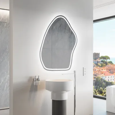 Produktbild von Unregelmäßiger asymmetrischer Spiegel mit LED Beleuchtung 64 x 84 cm - mit LED Beleuchtung - LED Farbe Kaltweiß 7000K - Individuell Nach Maß - Beleuchtet Wandspiegel Lichtspiegel Badezimmerspiegel GLZ223