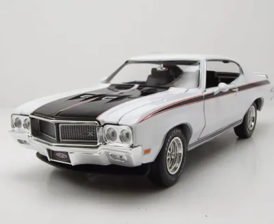 Produktbild von Auto World 1322 Buick Hardtop GSX MCACN 1970 weiß 1:18