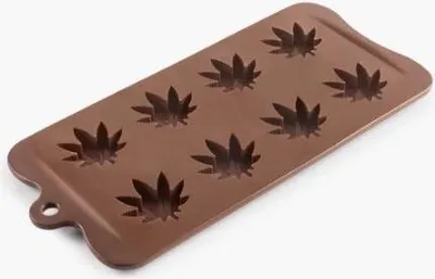 Zdjęcie produktu dla Forma silikonowa do czekolady - marihuana - Ibili