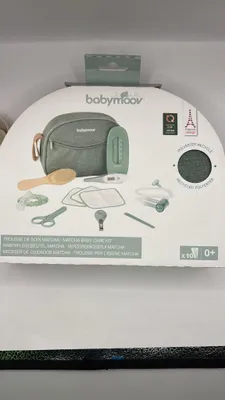 Productafbeelding van Babymoov A032007 Babyverzorgingsset, 10-delig, GRS-gecertificeerd gerecycled materiaal, kleur: Matcha. Inclusief thermometer, szuiger en tandvleesmassageapparaat