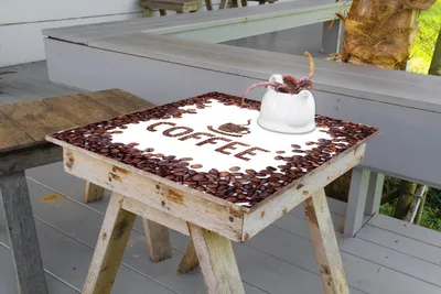 Produktbild von Wallario selbstklebende Möbelfolie/ Tischdecke für Innen und Außen, Größe: 100 x 100 cm - Kaffee Schrift aus Kaffeebohnen