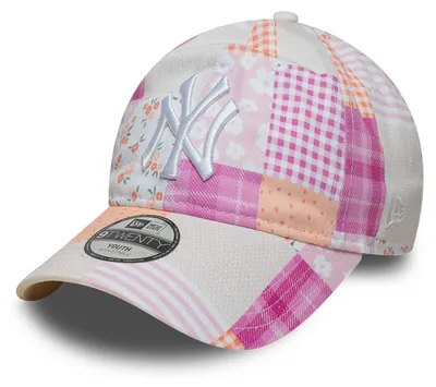 Imagen del producto de Gorra New Era 9Twenty para niños, diseño "patchwork", con el logo de los New York Yankees, color beige