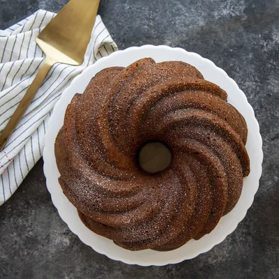 Obrázok produktu pre Nordic Ware Bundt Cake Pan Swirl Bundt Gold ø 24 cm / 2,4 l