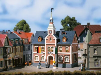 Produktbild von Auhagen Rathaus mit Sparkasse und Ratskeller, Modell 12241, HO/TT, 118x85x160 mm