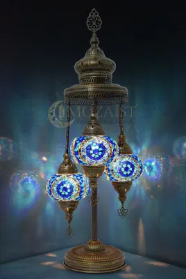 Produktbild von Turkische Vloerlampe mit 3 blauen Mosaikbällen – Handgefertigte orientalische Lampe für stimmungsvolles Licht