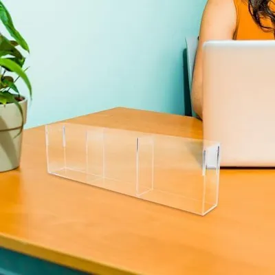 Produktbild von Klarer Acryl-Displayständer mit Unterteilungen zur geordneten Präsentation von Lottoscheinen und Visitenkarten im Verkaufsraum