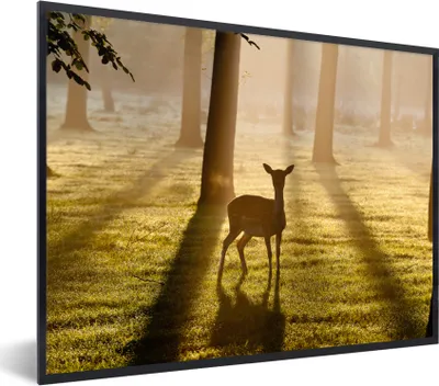 Produktbild von MuchoWow® Gerahmtes Poster Hirsche - Sonne - Bäume 40x30 cm - Poster mit Schwarzem Bilderrahmen Wandposter Rahmen Foto Bilder - Kunstposter - Wanddekorationen