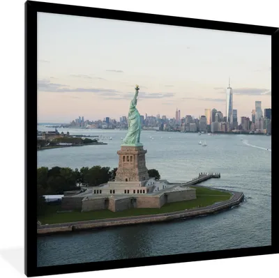 Produktbild von MuchoWow® Gerahmtes Poster New York - Freiheitsstatue - Amerika 40x40 cm - Poster mit Schwarzem Bilderrahmen Wandposter Rahmen Foto Bilder - Mit Rahmen - Wanddekoration Schlafzimmer