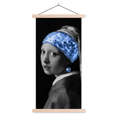 Produktbild von MuchoWow® Textilposter Mädchen mit einem Perlenohrring - Vermeer - Blau 40x80 cm mit holzfarbenen Rahmen - Wohnzimmer