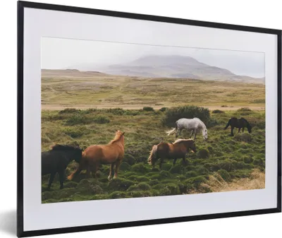 Produktbild von MuchoWow® MuchoWow® Gerahmtes Poster Pferde - Island - Braun 60x40 cm - Poster mit zchwarzem Bilderrahmen - Schlafzimmer - Plakat in Rahmen - Drucken