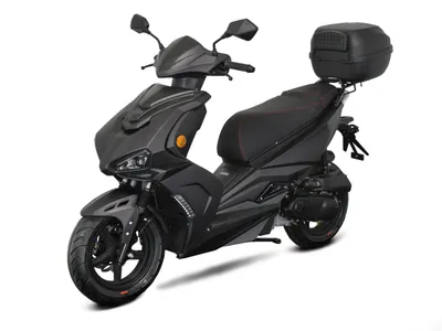 Zdjęcie produktu dla Skuter Striker 50ccm, prędkość 45 km/h, norma Euro 5, oświetlenie LED – matowa czerń, z kufr bagażowy GT Union