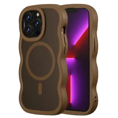 Productafbeelding van Selencia Wavy Backcover met MagSafe voor de Apple iPhone 13 Pro - Mocha Brown