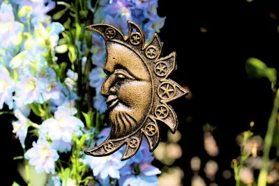 Produktbild von UHRIG SONNE aus Gusseisen, Deko Skulptur, Schmiedeeisen Gartenfigur, Farbe: Antik Gold