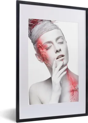 Produktbild von MuchoWow® Gerahmtes Poster Frau - Weiß - Rot - Kunst 40x60 cm - Poster mit Schwarzem Bilderrahmen Wandposter Rahmen Foto Bilder - Poster in Rahmen