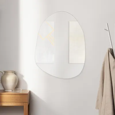 Produktbild von Navaris Wandspiegel, 75 x 55 cm, asymmetrisch, rahmenlos, Glas, farbtreues Spiegelbild, für Bad, Flur, WC