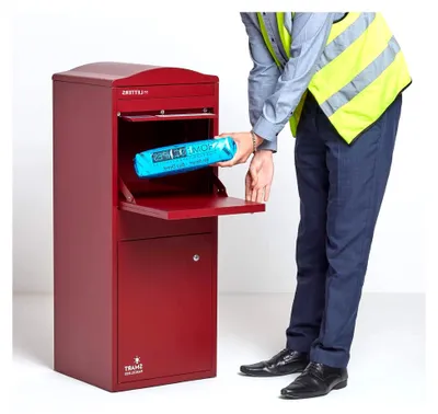 Produktbild von Paketbox für den Außenbereich, Standbriefkasten mit Paketfach, große Postbox für Pakete, wetterfester Paketkasten mit Bogendach aus verzinktem Stahl, Bordeaux