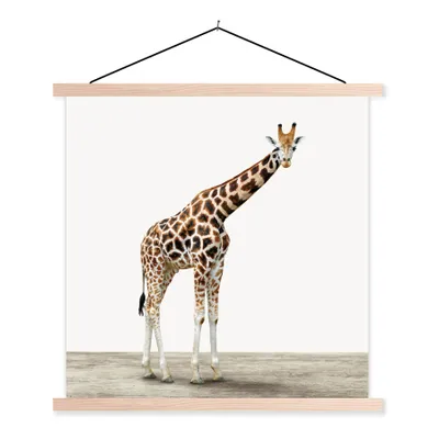 Produktbild von MuchoWow® Textilposter Giraffe - Tiere - Weißer Hintergrund - Kinder - Junge - Mädchen 60x60 cm mit holzfarbenen Rahmen - Wanddekoration