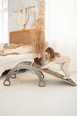 Produktbild von Kleine Montessori Bogenwippe mit Handgriffen + kleine LEITER Rutsche - grau