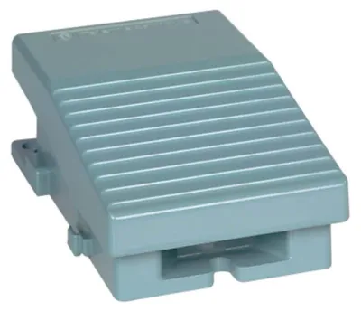 Obrázok produktu pre Schneider Electric nožný spínač 2ÖS XPEM111