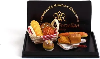 Image de Assortiment de pâtisseries miniatures pour collectionneurs et décoration de maisons de poupées