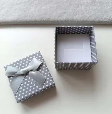 Produktbild von kleine grüne Schachtel mit Punkten, dekorative Geschenkverpackung, Schleife, 5 x 5