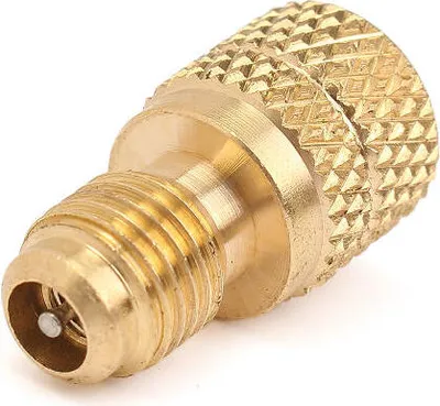 Image de Adaptateur A/C R134a en laiton adapté 1/4 pouce mâle à 1/2 pouce femelle avec noyau de valve